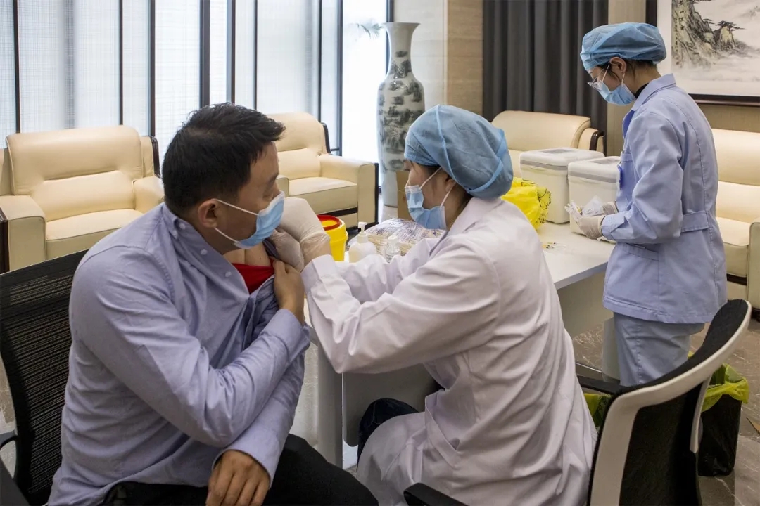 疫苗接種進企業，貼心服務暖人心